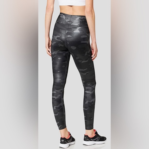 NEW Nike Dri-FIT One Women's Mid-Rise Camo Leggings XS - Picture 2 of 4